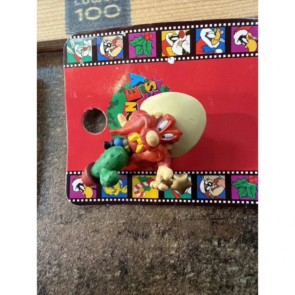 Vtg Looney Tunes Miniature Christmas Ornaments Lot 4 Wile E Coyote Daffy Sam 90s